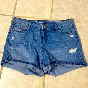 Natural Reflections distressed Jean Shorts size 18